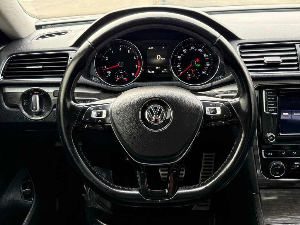 Used 2017 Volkswagen Passat 1.8T SEL Premium image 30
