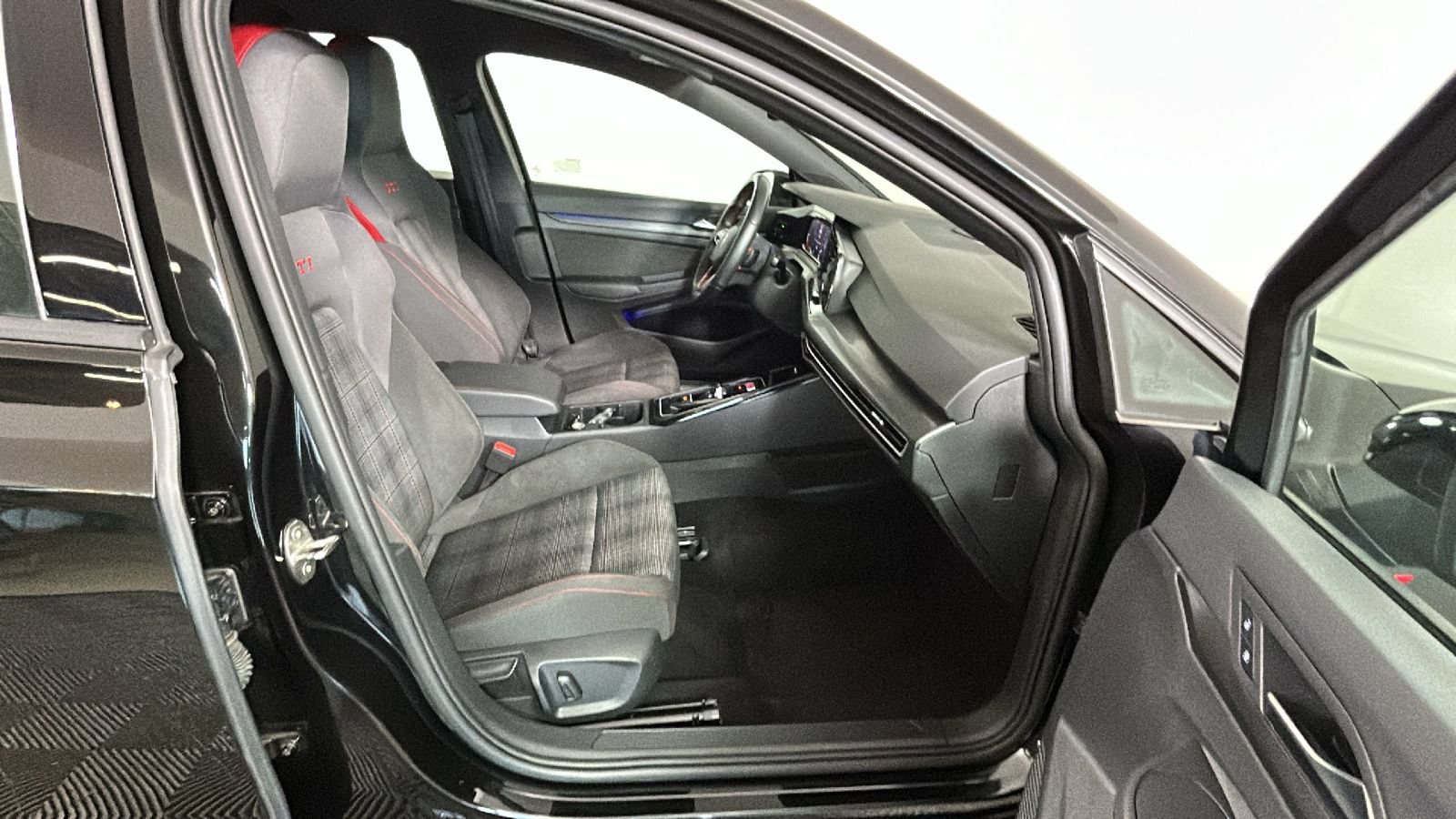 Used 2024 Volkswagen GTI S FWD image 33