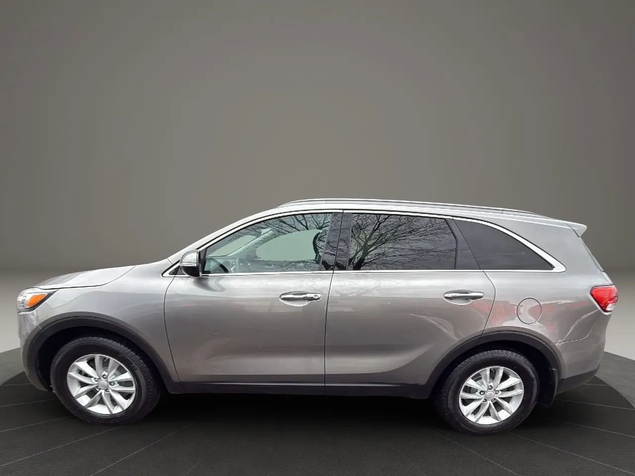 Used 2017 Kia Sorento LX image 8