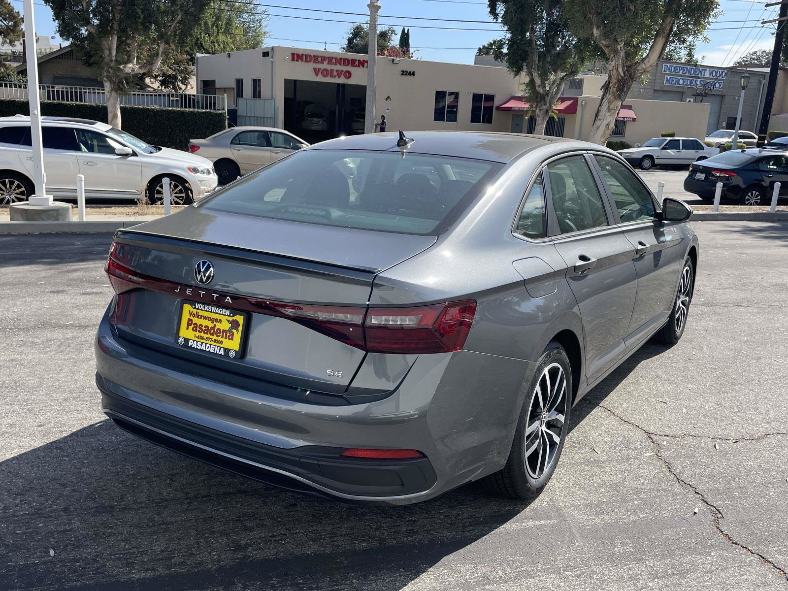 New 2026 Volkswagen Jetta SE FWD image 3