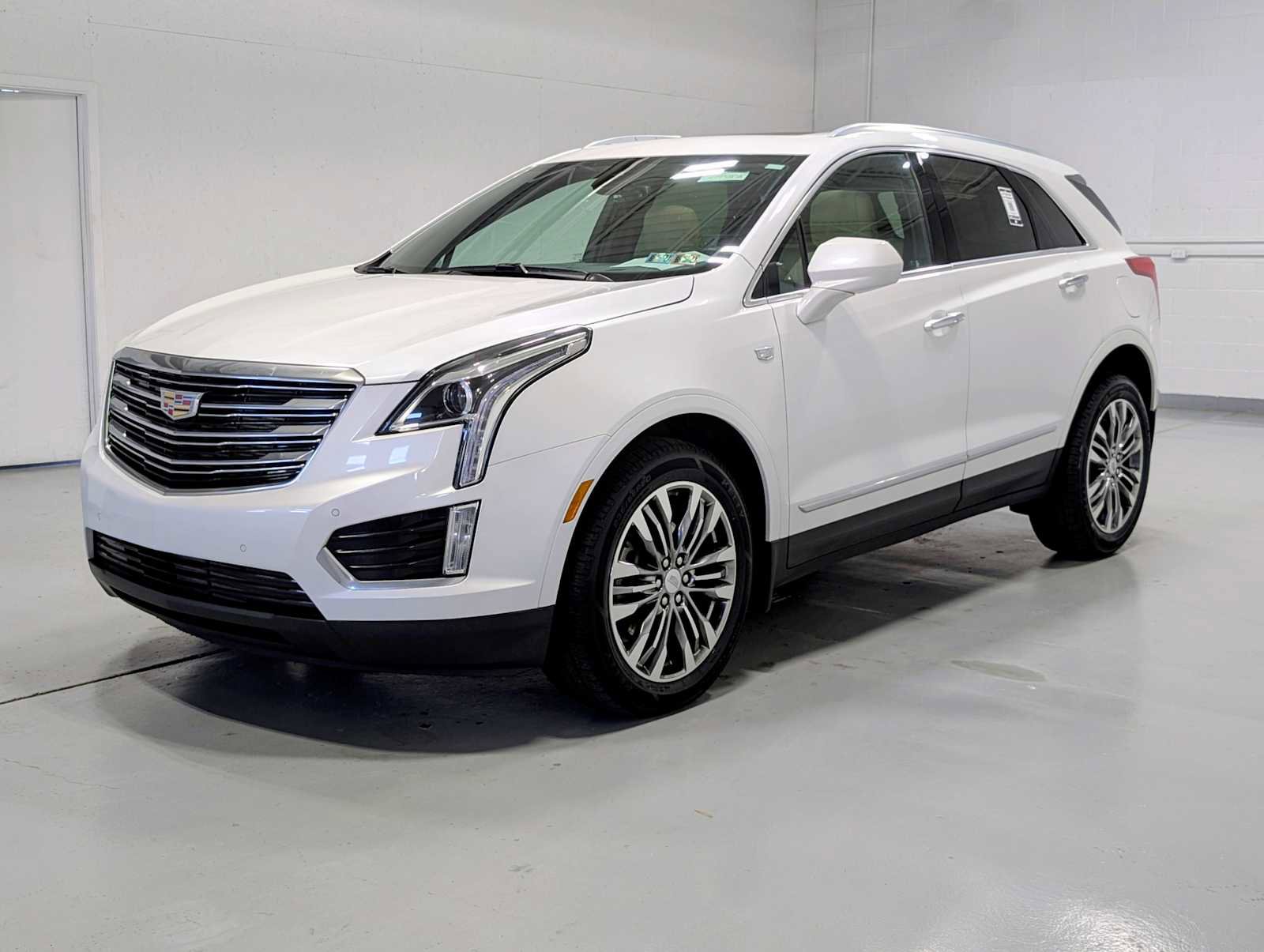 Used 2019 Cadillac XT5 Luxury AWD/4WD image 1