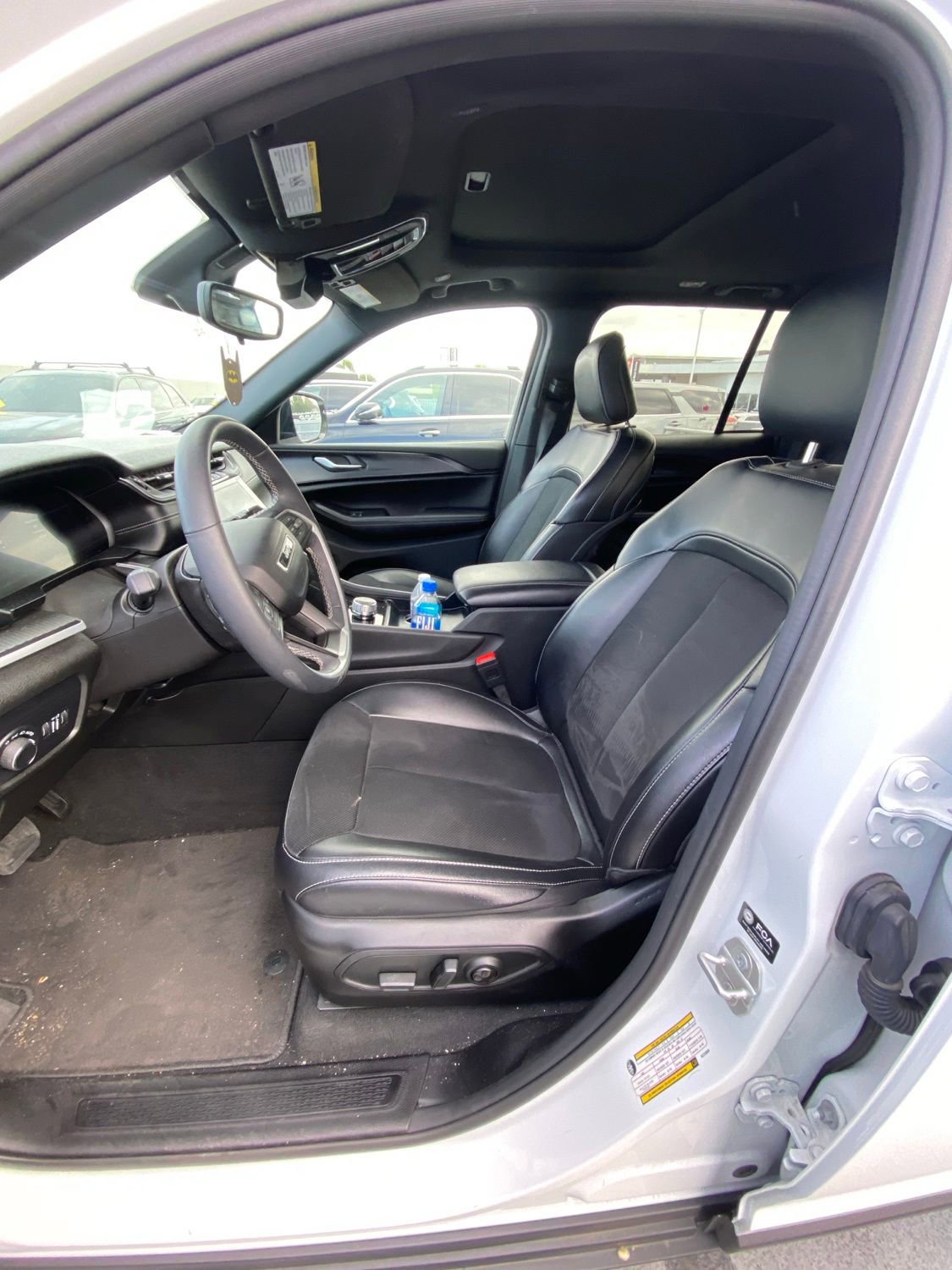 Used 2024 Jeep Grand Cherokee Altitude AWD/4WD image 6