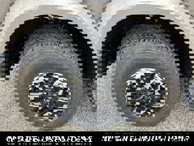 New 2025 Ford Bronco Outer Banks image 32