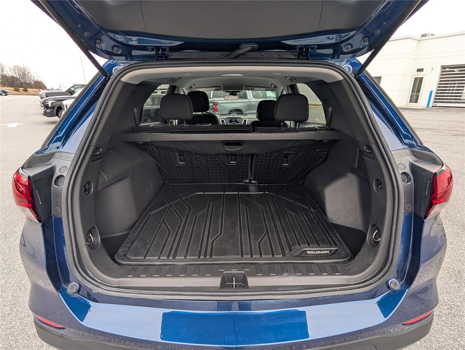 Used 2022 Chevrolet Equinox LT w/ LPO, Floor Liner Package image 12