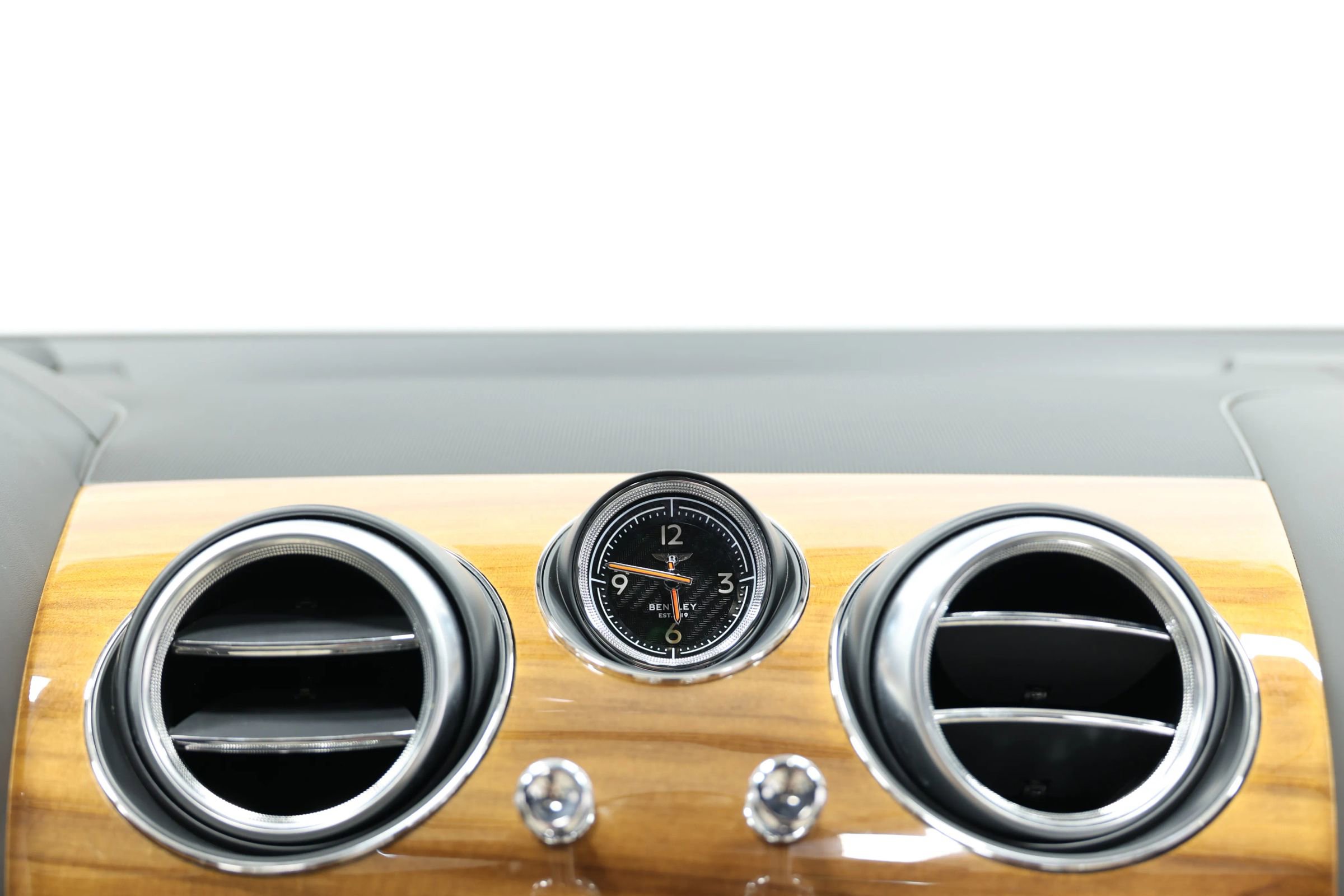 Used 2018 Bentley Bentayga Onyx Edition AWD/4WD image 37