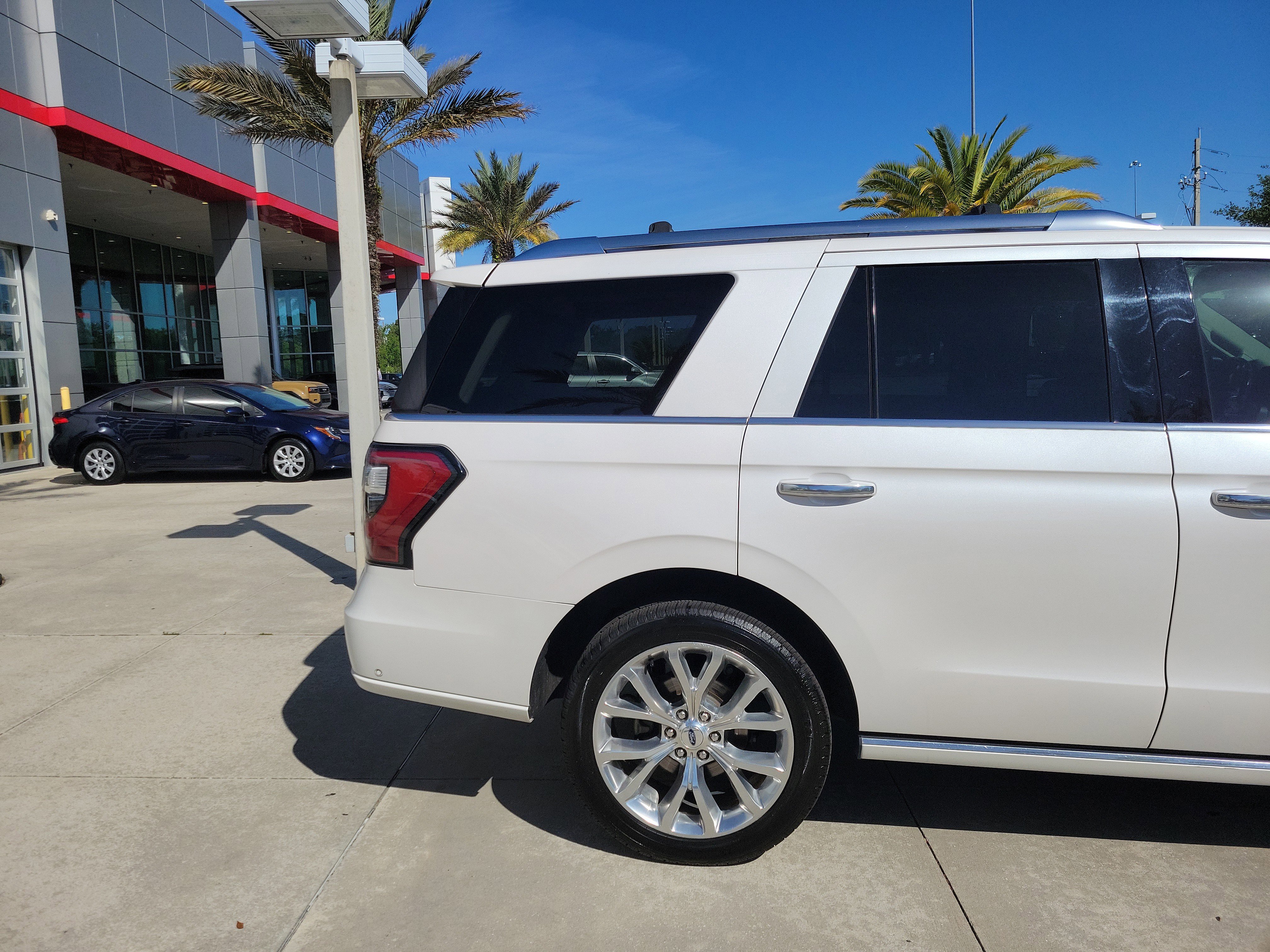 Used 2019 Ford Expedition Platinum RWD image 6