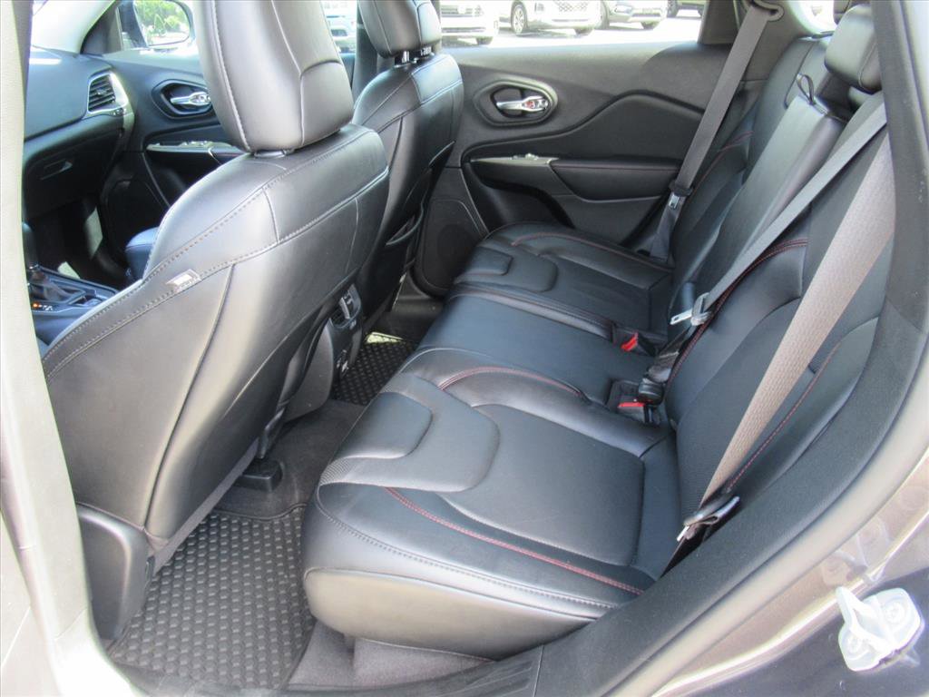 Used 2022 Jeep Cherokee Trailhawk w/ Premium Leather Package AWD/4WD image 32