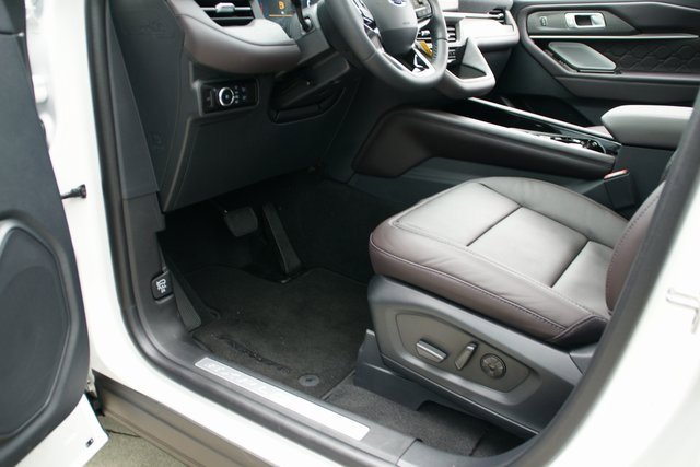 New 2026 Ford Explorer Platinum w/ LUX Leather Package image 18