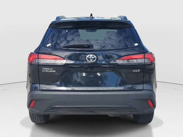 Used 2024 Toyota Corolla Cross XLE image 4