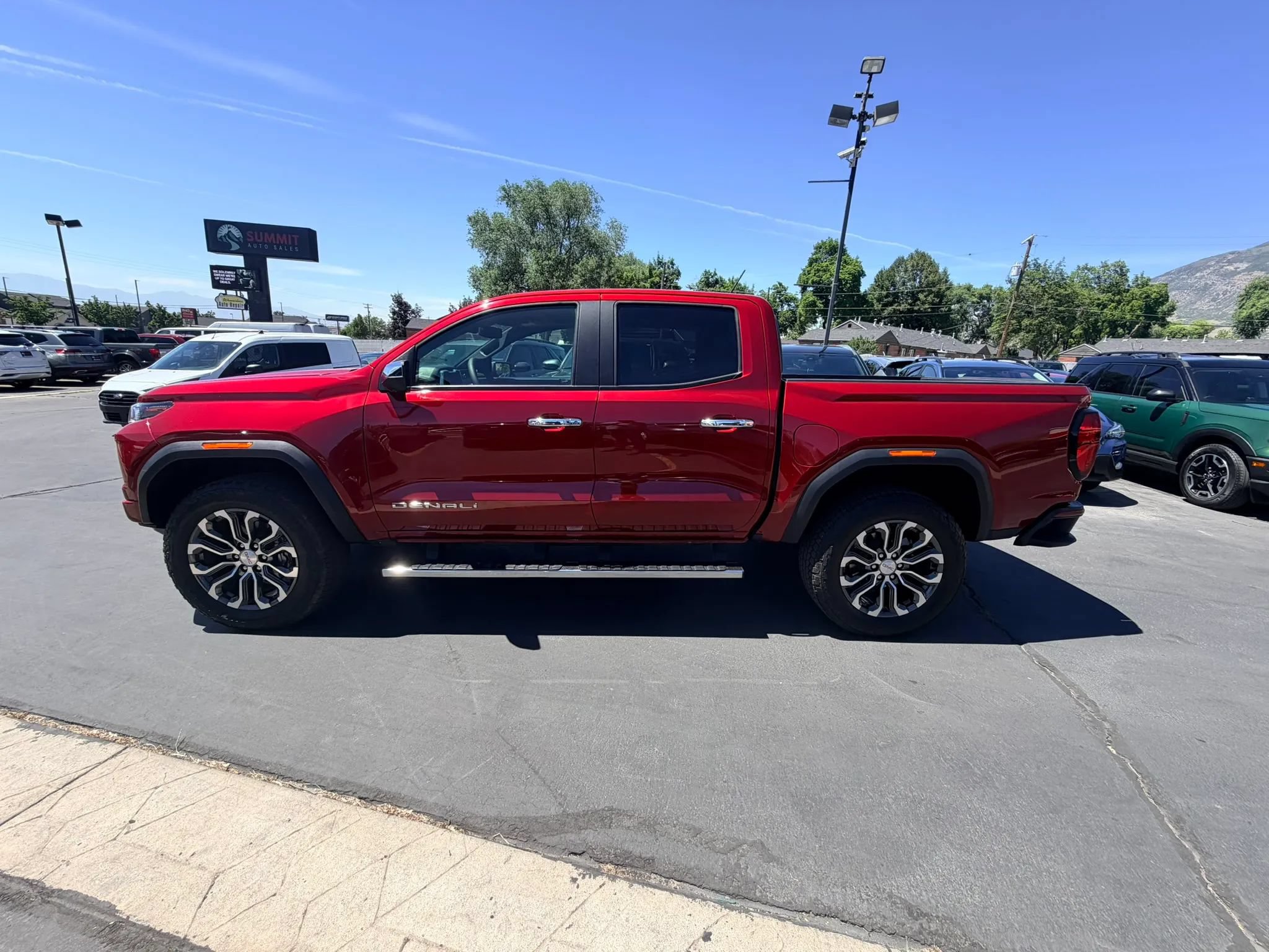 Used 2025 GMC Canyon Denali AWD/4WD image 7