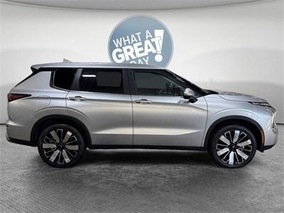 New 2026 Mitsubishi Outlander SE FWD image 2