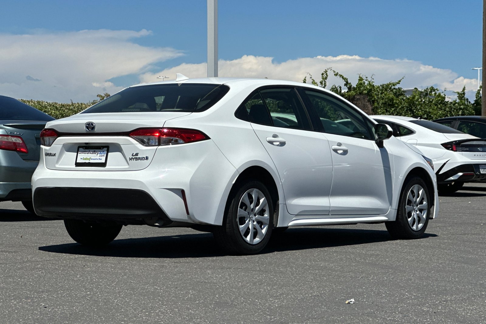 Used 2023 Toyota Corolla LE FWD image 4