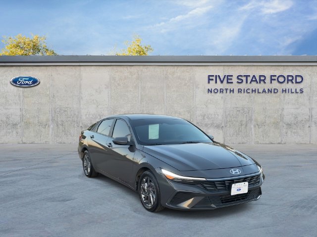 Used 2024 Hyundai Elantra SEL FWD image 2