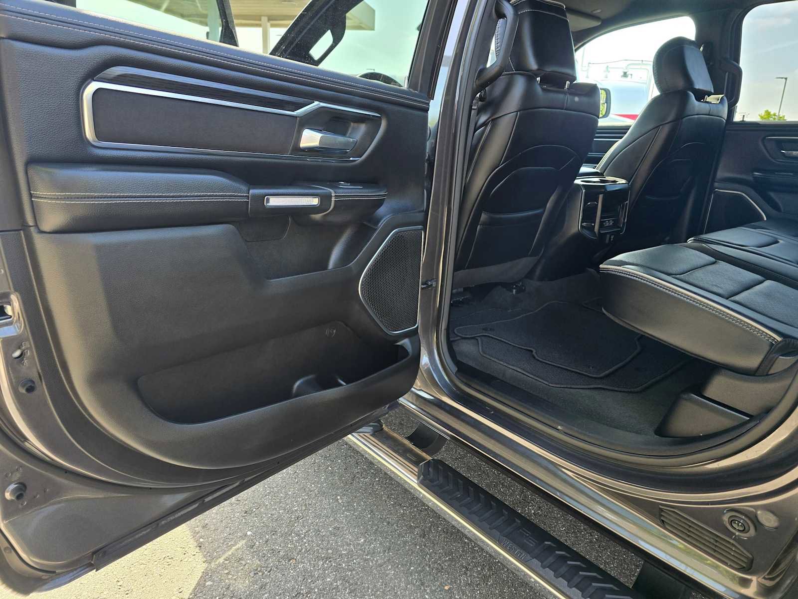 Used 2024 RAM 1500 Laramie AWD/4WD image 15