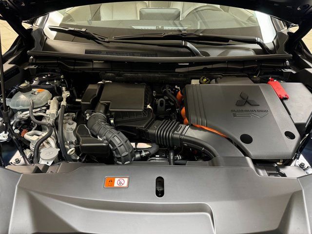 Used 2024 Mitsubishi Outlander 4WD Plug-In Hybrid image 28