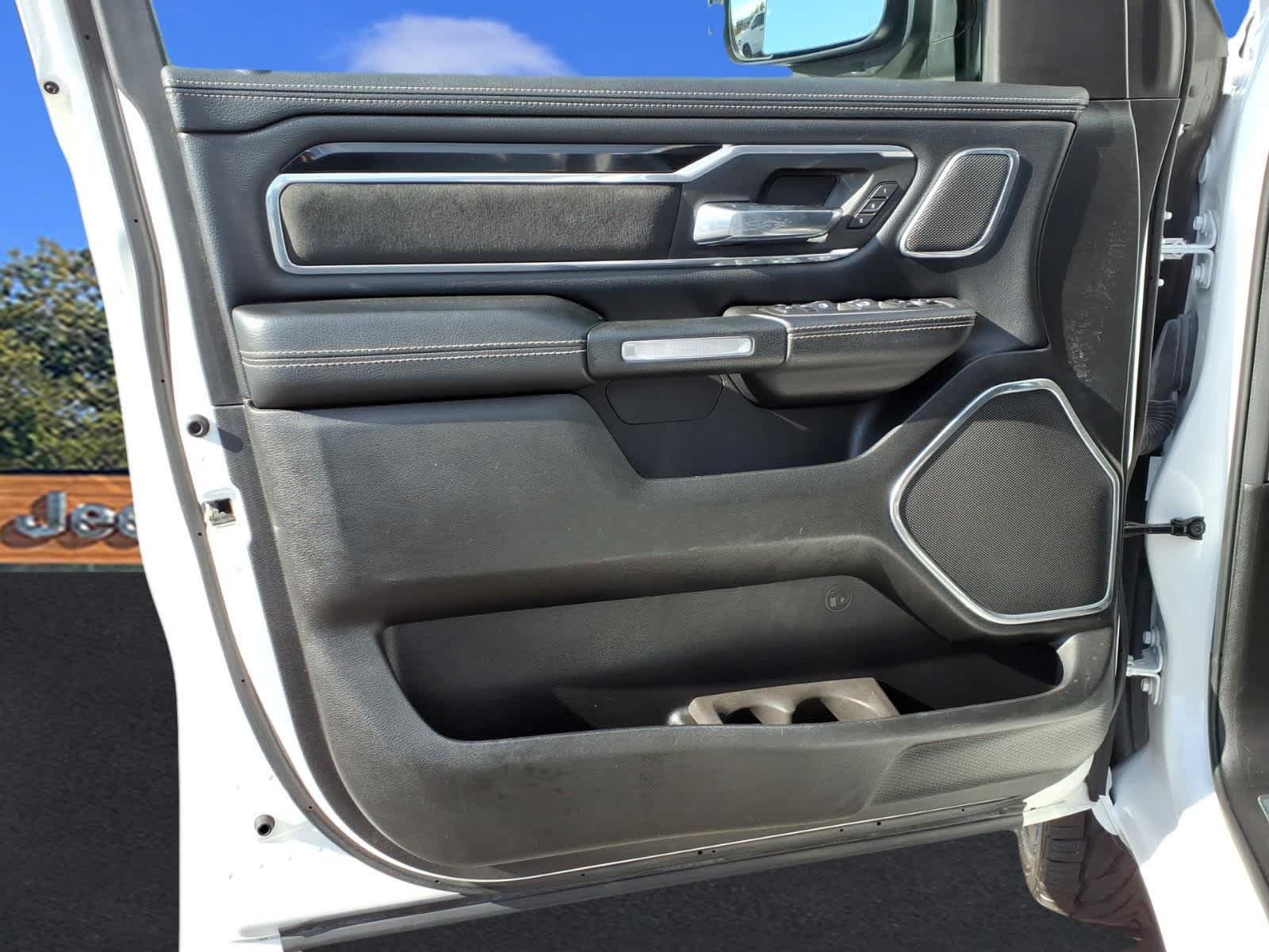 Used 2022 RAM 1500 Laramie AWD/4WD image 11