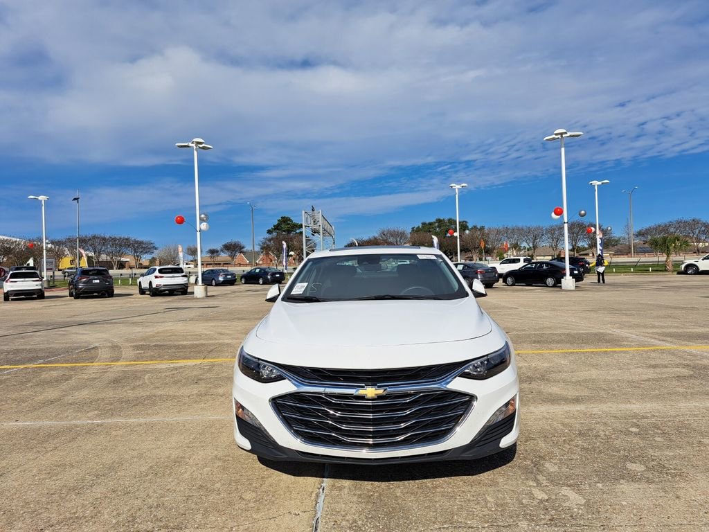 Used 2024 Chevrolet Malibu LT image 2