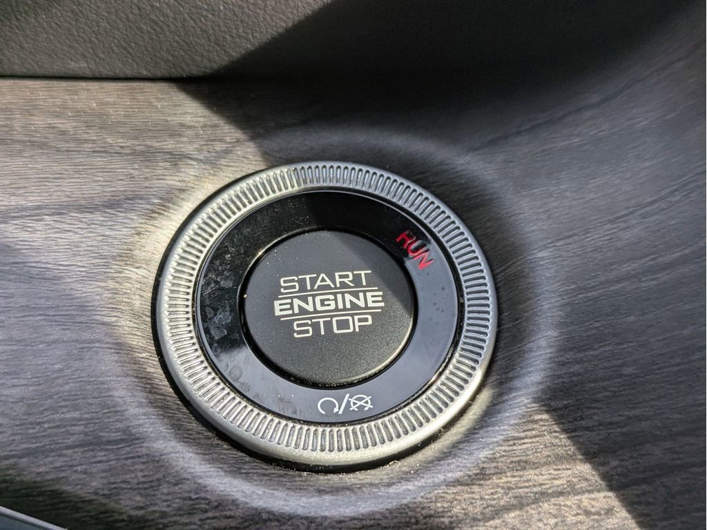 Used 2022 Jeep Grand Cherokee Overland w/ Advanced Protech Group III image 21