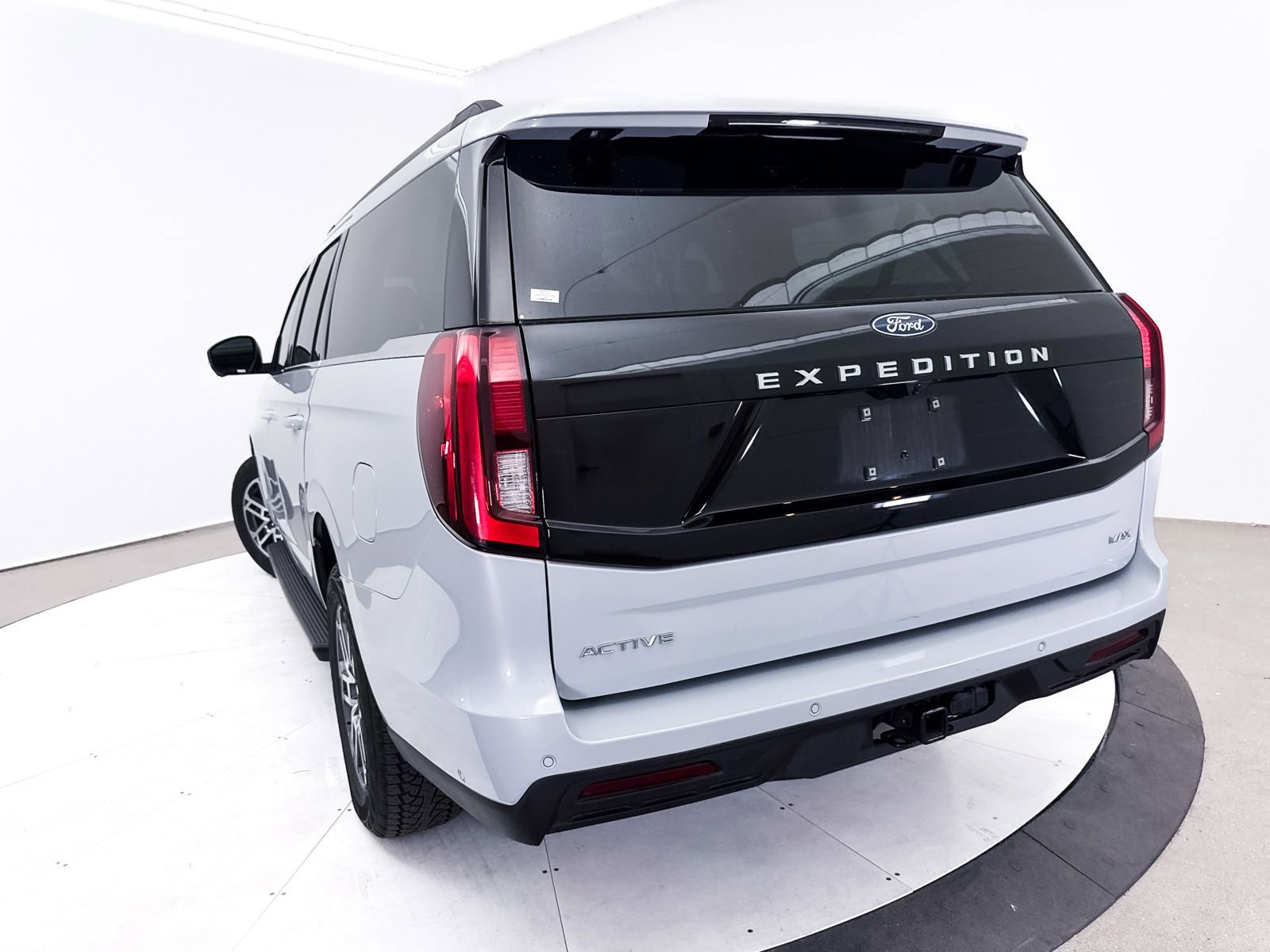 Used 2025 Ford Expedition Max Active AWD/4WD image 9