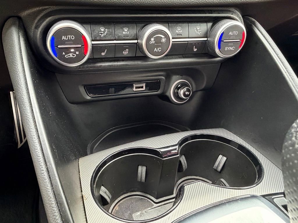 Used 2025 Alfa Romeo Giulia AWD w/ Veloce Package AWD image 25