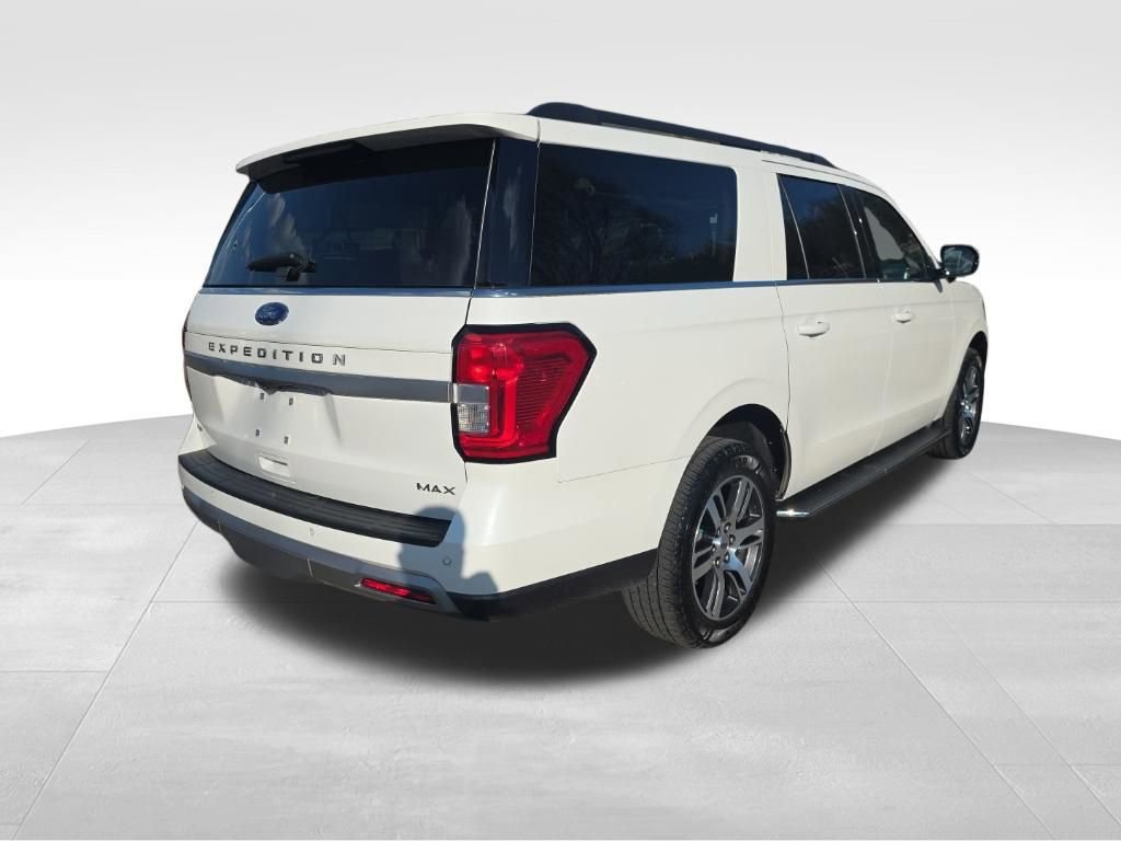 Used 2023 Ford Expedition Max XLT image 5