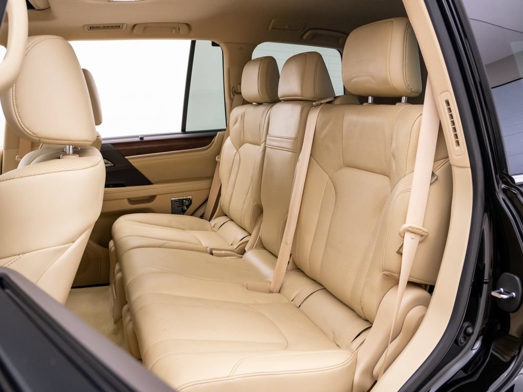 Used 2021 Lexus LX 570 4WD w/ Luxury Package image 15