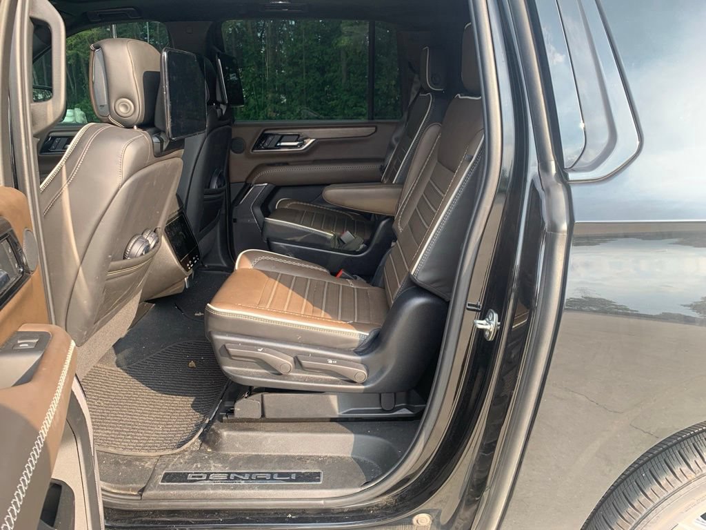 Used 2025 GMC Yukon XL Denali Ultimate AWD/4WD image 19