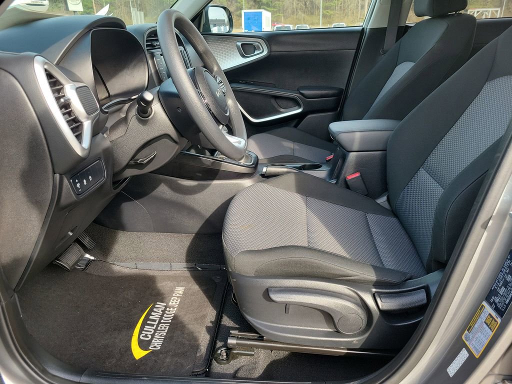 Used 2024 Kia Soul LX w/ Option Group 015 FWD image 24