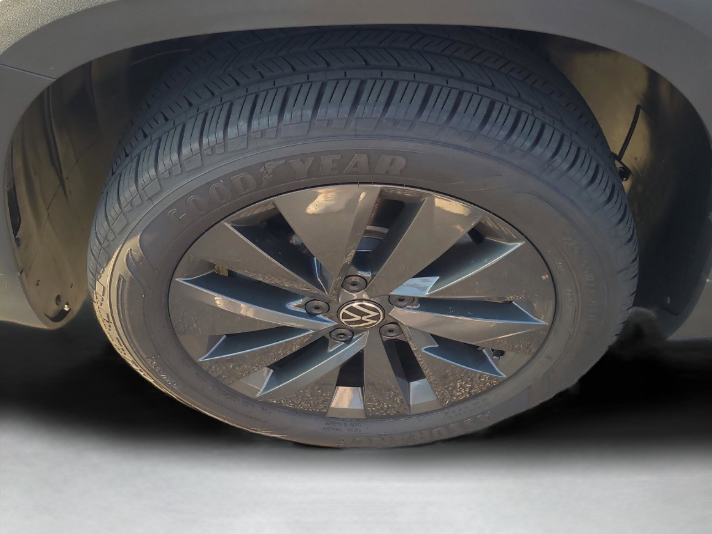 Used 2024 Volkswagen Taos S image 9