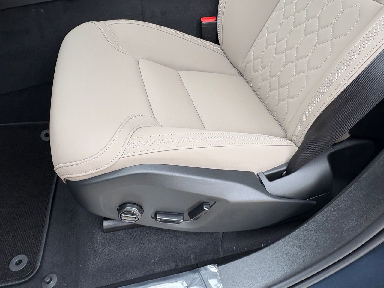 New 2026 Volvo XC90 B6 Plus image 21