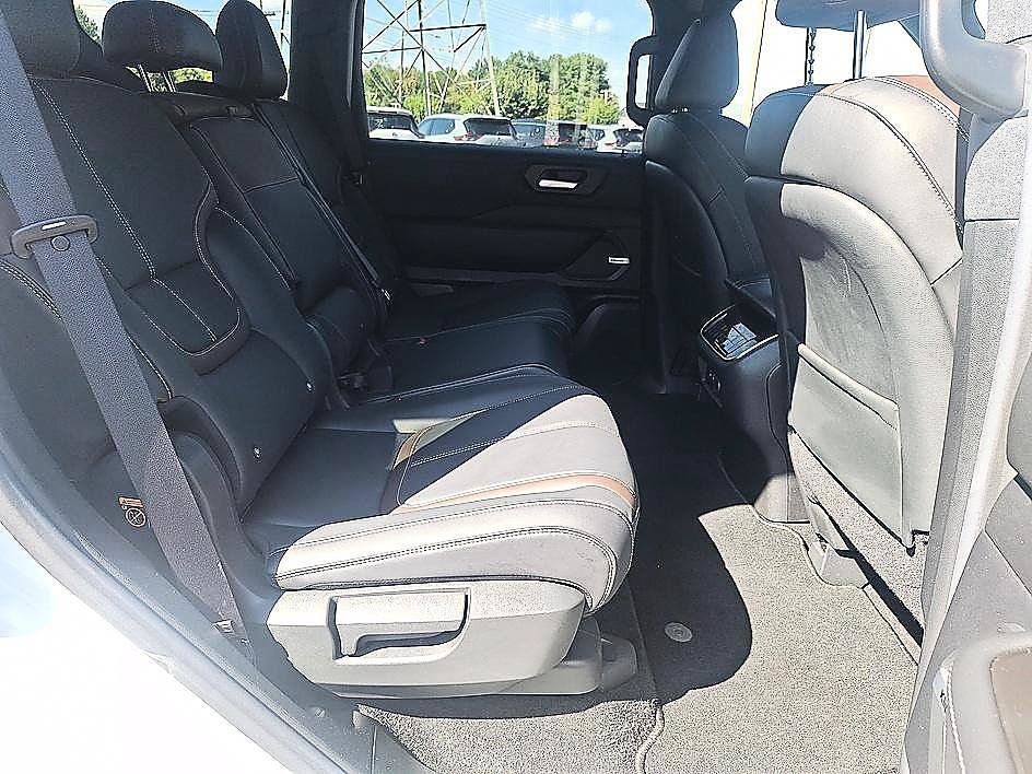 Used 2025 Nissan Armada SL AWD/4WD image 22