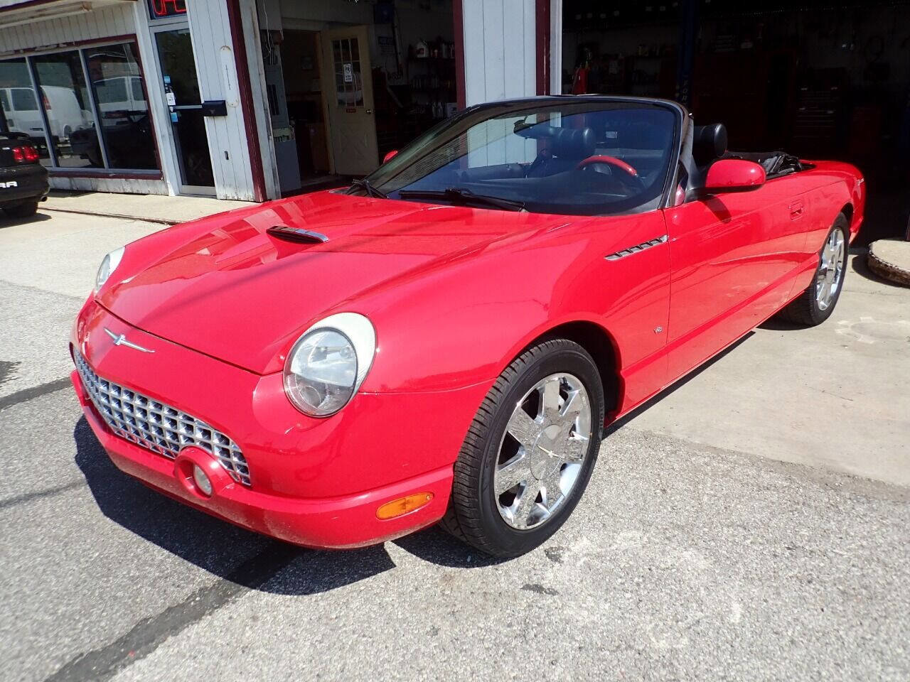 Used 2003 Ford Thunderbird image 2