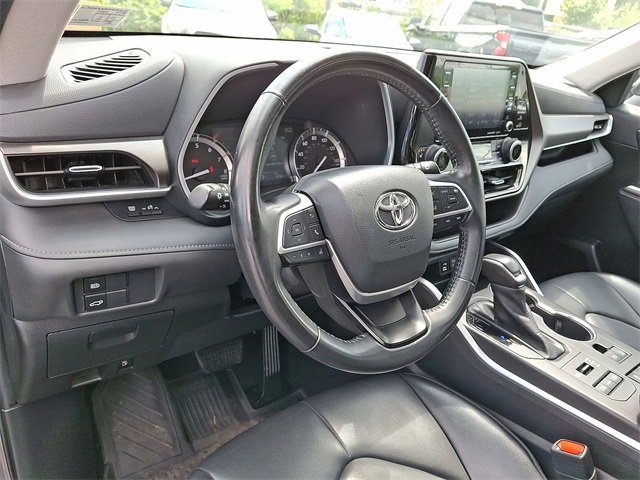 Used 2022 Toyota Highlander XLE image 10