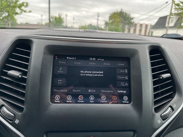 Used 2019 Jeep Cherokee Latitude w/ Cold Weather Group AWD/4WD image 11