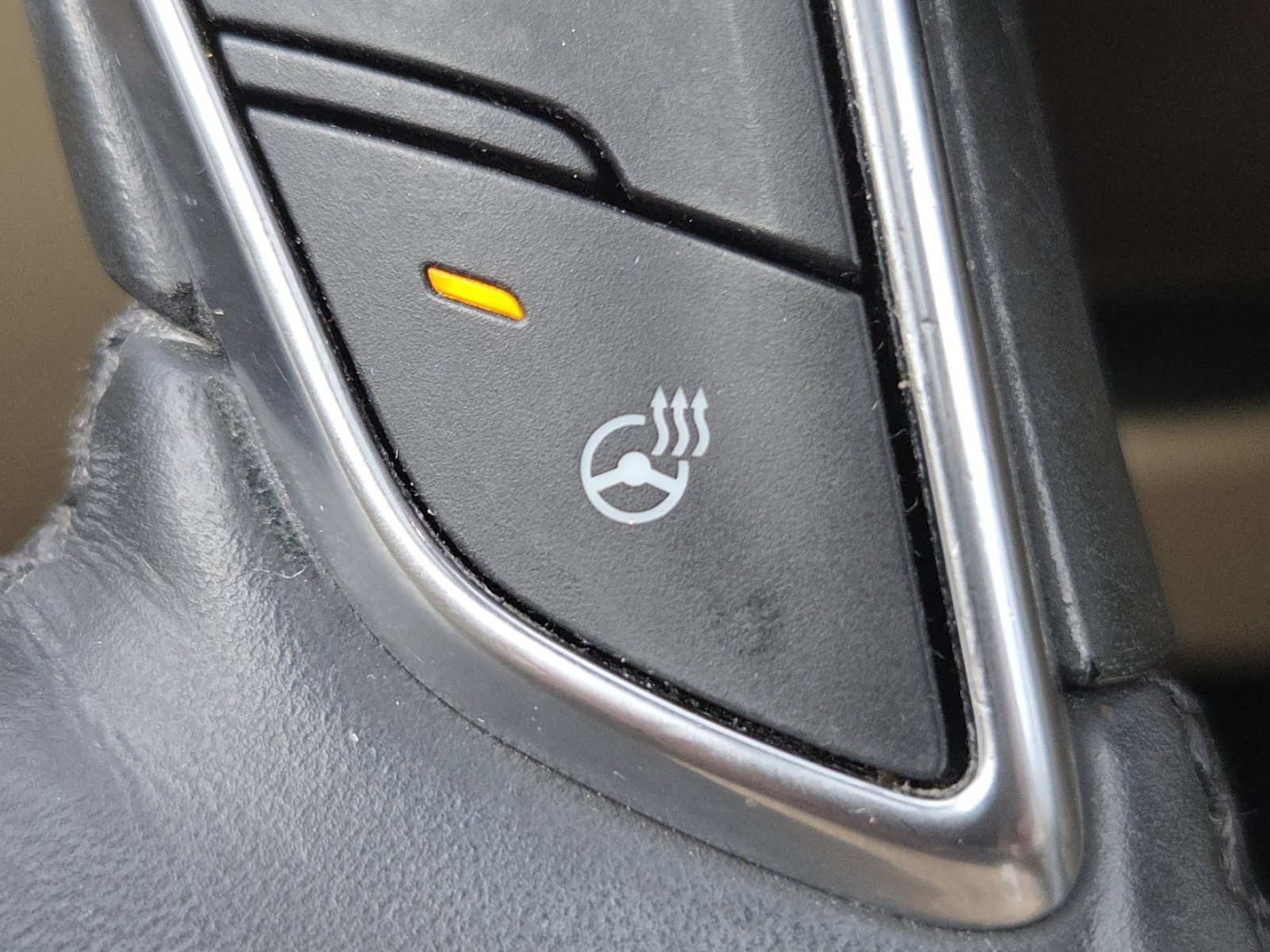 Used 2018 Cadillac XT5 Premium Luxury w/ Driver Assist Package image 7