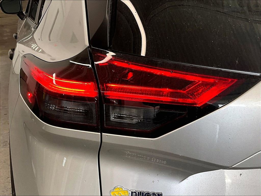 Used 2024 Nissan Rogue S image 31