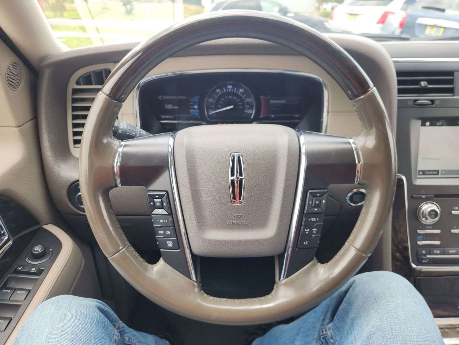 Used 2017 Lincoln Navigator L Select RWD image 19