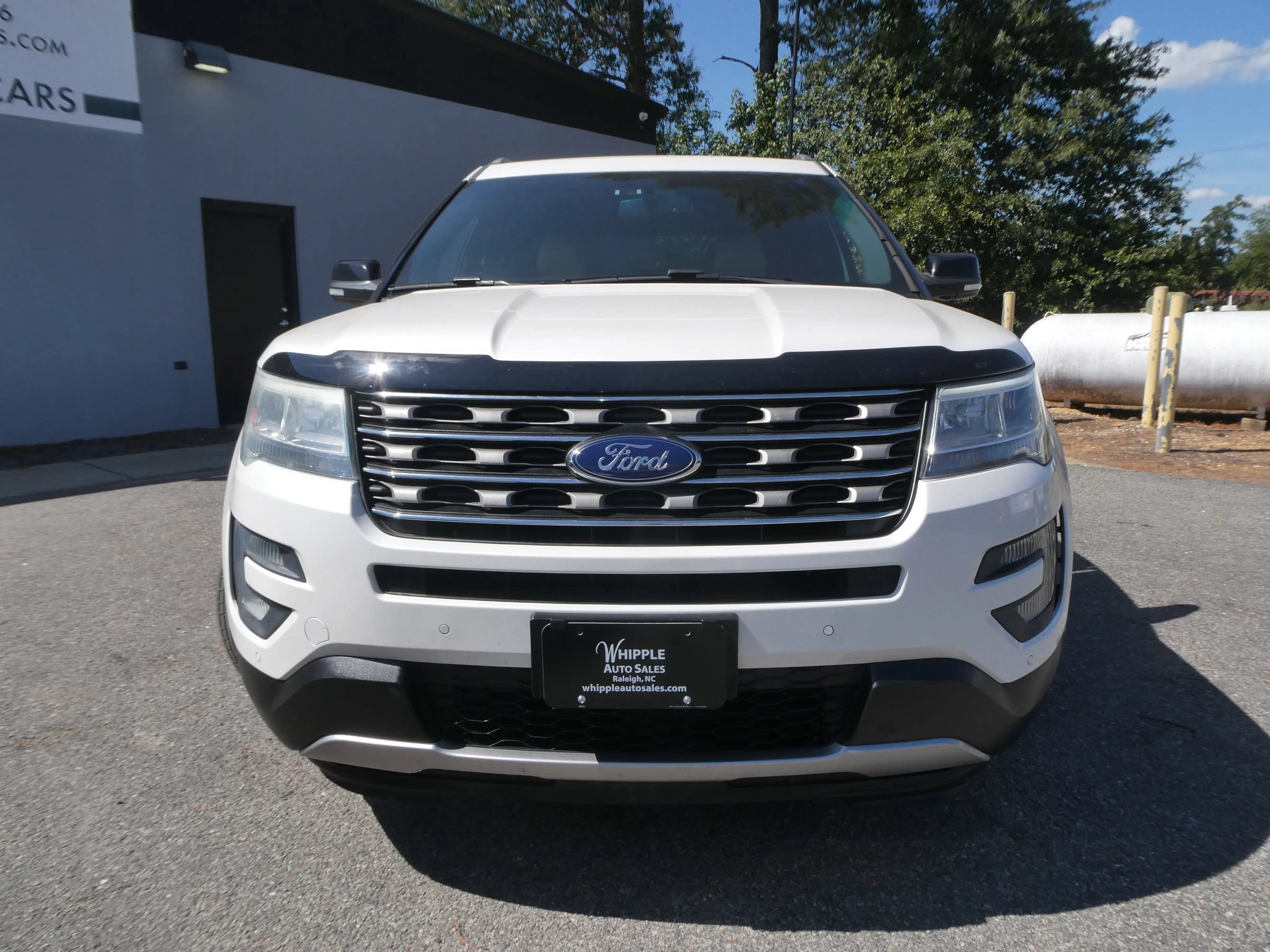 Used 2016 Ford Explorer XLT w/ Equipment Group 202A AWD/4WD image 2