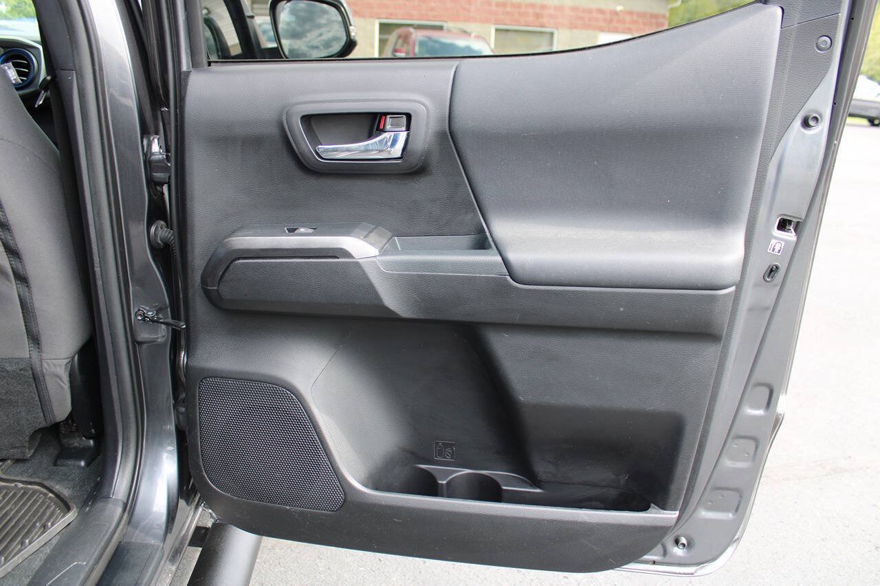 Used 2019 Toyota Tacoma TRD Sport AWD/4WD image 38