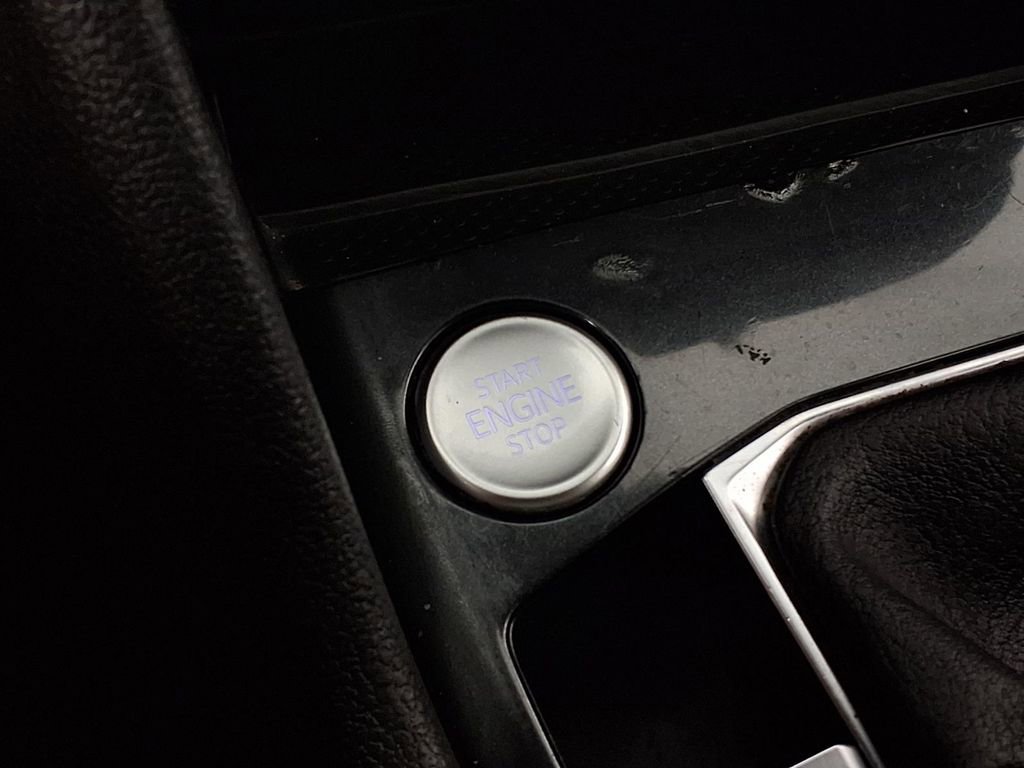 Used 2024 Volkswagen Tiguan SE R-Line image 25