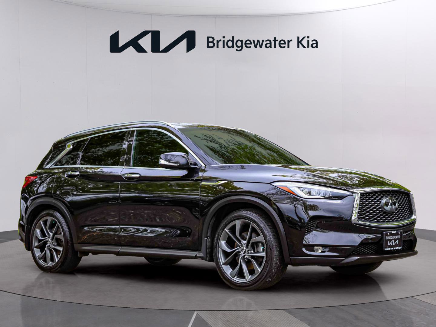 Used 2019 INFINITI QX50 Essential w/ Sensory Package AWD/4WD image 2