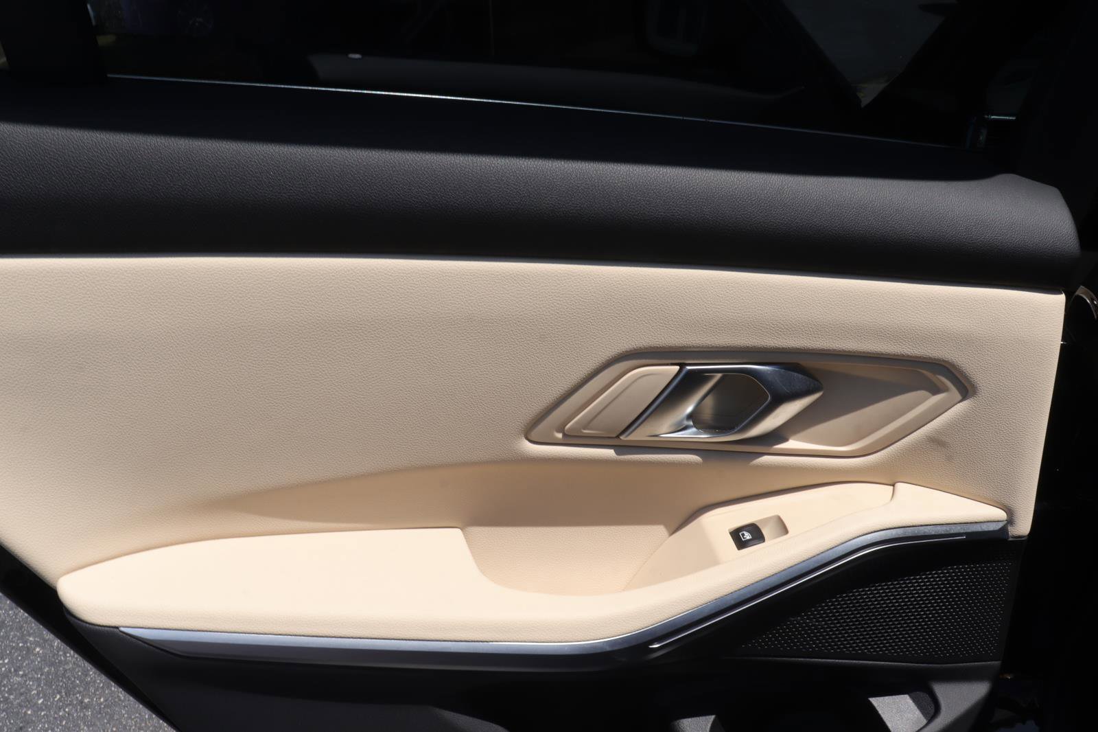 Used 2024 BMW 330i Sedan w/ Premium Package image 14