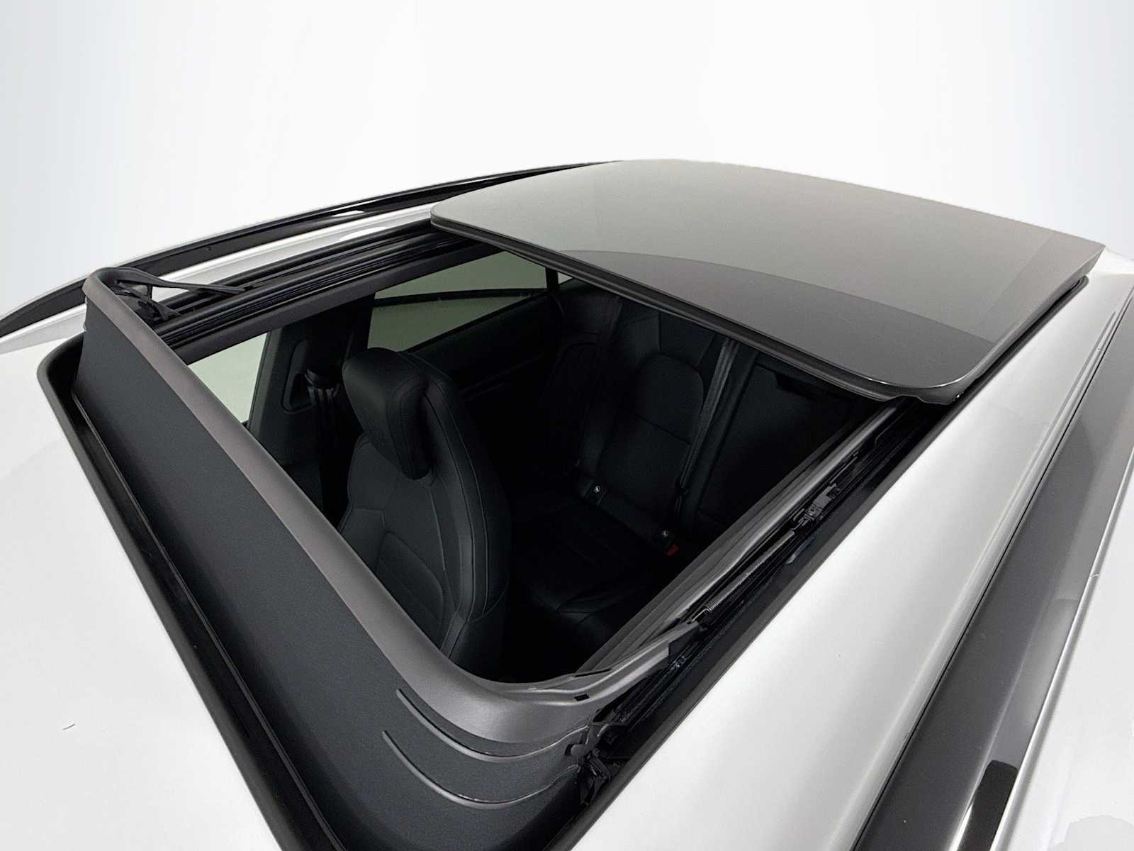 New 2026 Porsche Macan Electric image 22