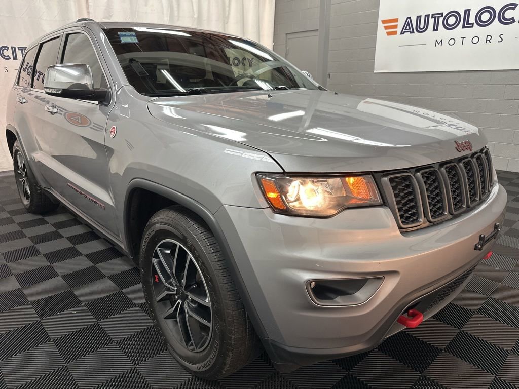 Used 2019 Jeep Grand Cherokee Trailhawk image 2