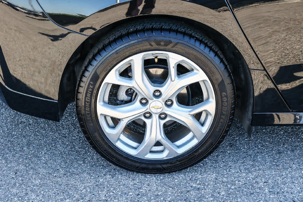 Used 2018 Chevrolet Volt Premier w/ Driver Confidence Package FWD image 8