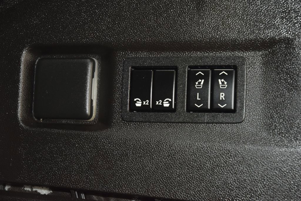 Used 2021 Chevrolet Tahoe Premier AWD/4WD image 24