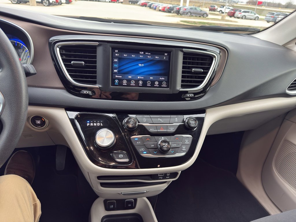 Used 2018 Chrysler Pacifica Touring Plus image 16