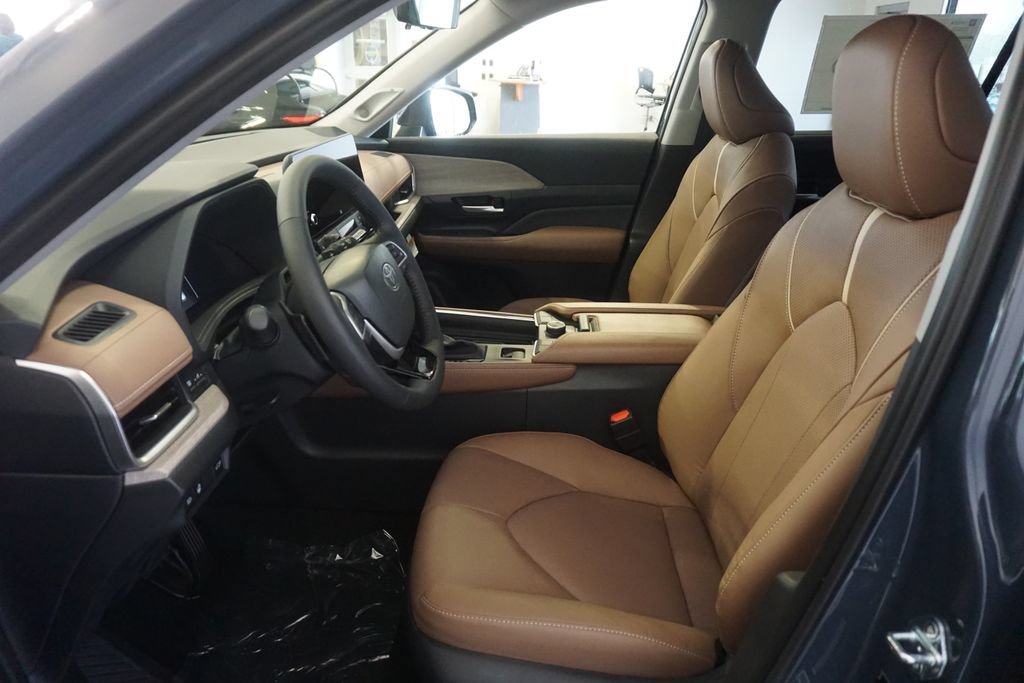 New 2026 Toyota Grand Highlander AWD image 25