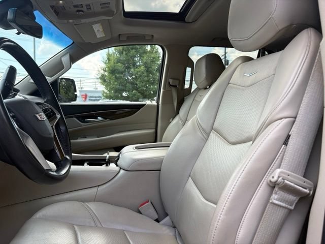 Used 2019 Cadillac Escalade Luxury AWD/4WD image 31