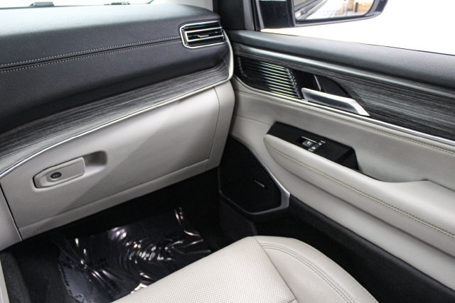 Used 2024 Jeep Wagoneer L Series II w/ Flexible Seating Group RWD image 28